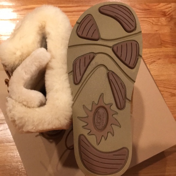 UGG Australia Upside Boot - LIKE NEW!! - Picture 4 of 7
